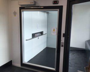Brancardlift platformlift veel ruimte