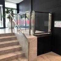 Hydro_plateaulift_binnen_opstelling_voor_rolstoelen