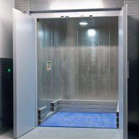 Personengoederenlift in bouwkundige schacht
