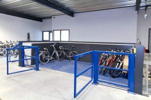 Schaarheftafel bij 12Go Biking voor het overbruggen van een verdieping