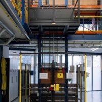 Hoge stand goederenlift