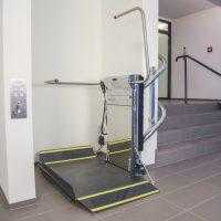 plateautraplift uitgeklapt