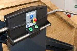 plateautraplift-bediening