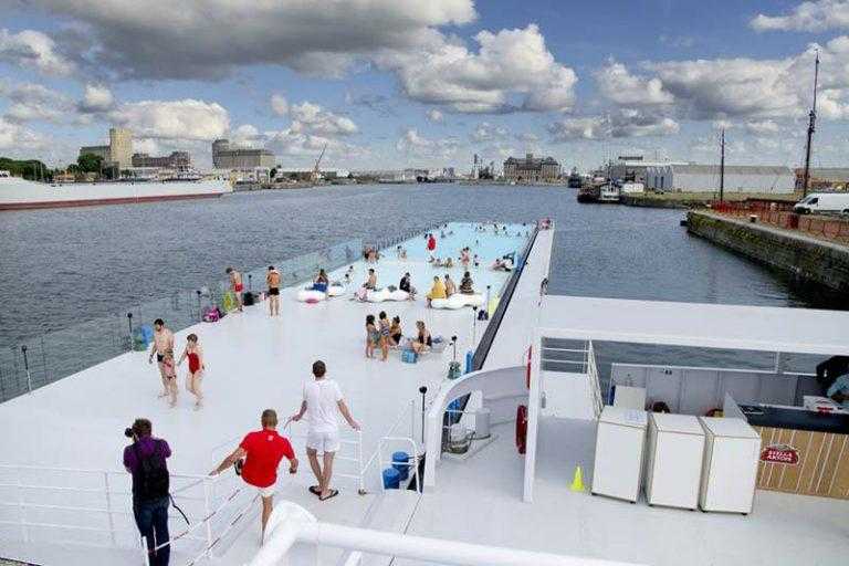 Plateaulift voor buiten, Badboot