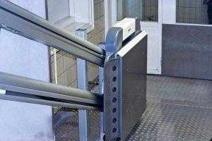 Geleider plateautraplift