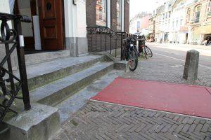 Rolstoellift weggewerkt in de vloer