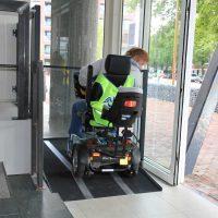 Plateaulift met overhoekse toegang voor U vastgoed