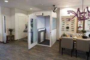 Platformlift voor personen bij optiek in Rotterdam