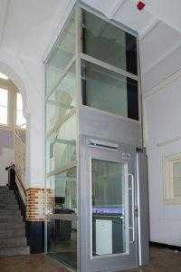 platformlift in school grondniveau