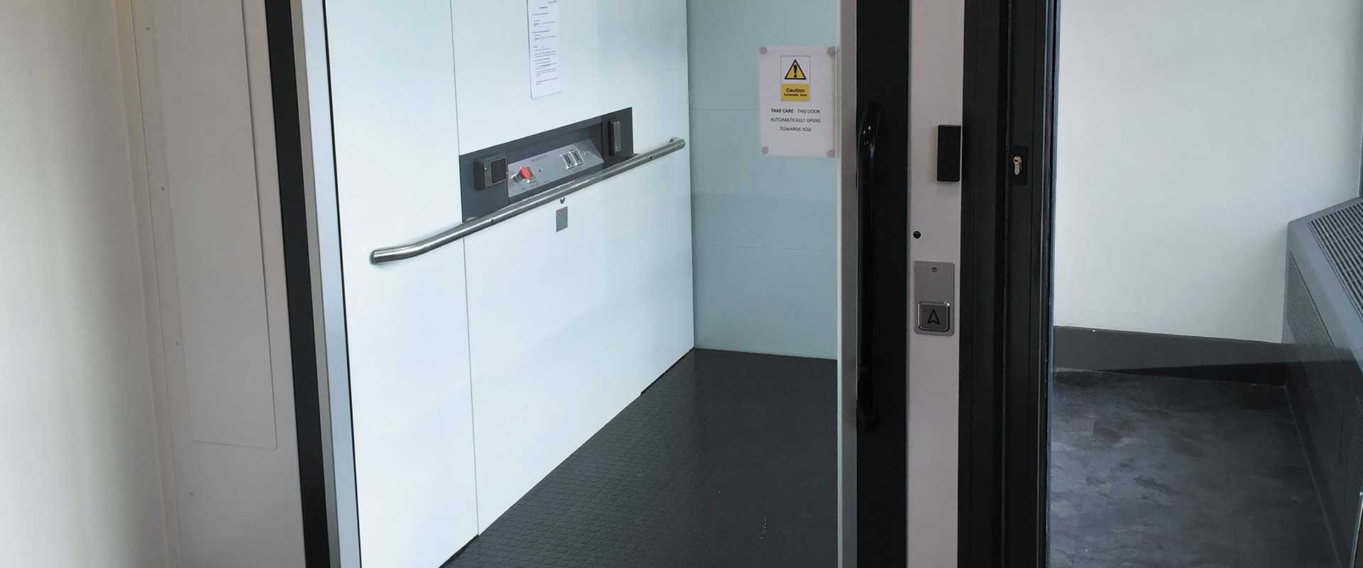 Platformlift / brancardlift / beddenlift