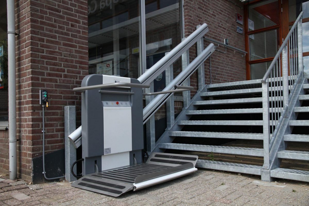 plateautraplift klaar voor gebruik plateautraplift klaar voor gebruik